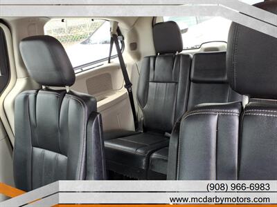 2014 Chrysler Town & Country Touring-L - Photo 6 - Roselle, NJ 07203