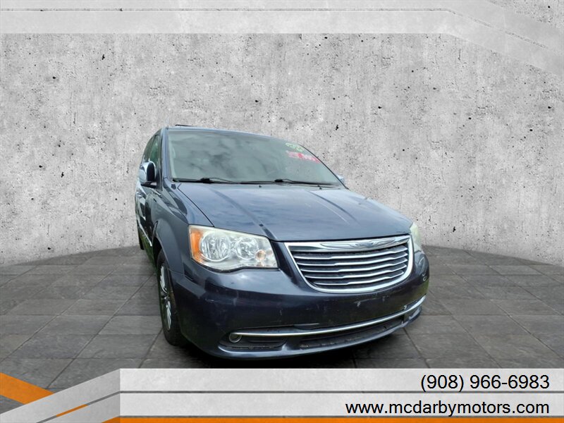 2014 Chrysler Town & Country Touring-L's photo