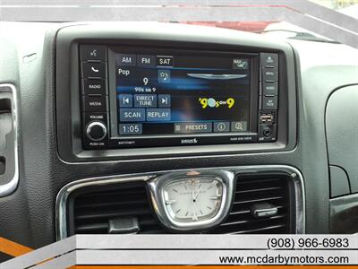 2014 Chrysler Town & Country Touring-L - Photo 18 - Roselle, NJ 07203