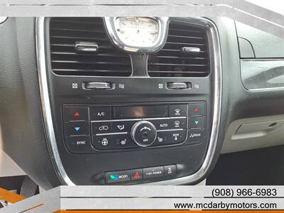 2014 Chrysler Town & Country Touring-L - Photo 17 - Roselle, NJ 07203