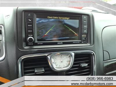 2014 Chrysler Town & Country Touring-L - Photo 19 - Roselle, NJ 07203