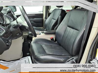 2014 Chrysler Town & Country Touring-L - Photo 13 - Roselle, NJ 07203