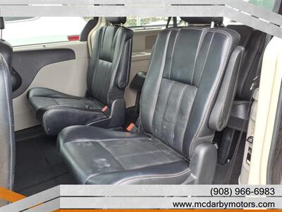 2014 Chrysler Town & Country Touring-L - Photo 5 - Roselle, NJ 07203
