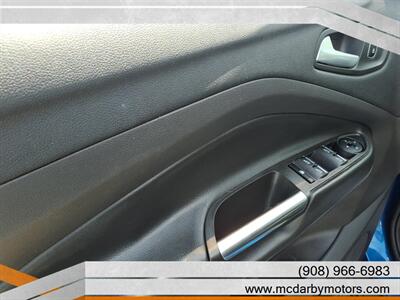 2017 Ford Escape SE - Photo 8 - Roselle, NJ 07203