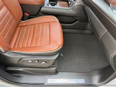 2023 GMC Yukon XL Denali Ultimate 4x4   - Photo 33 - Houston, TX 77041