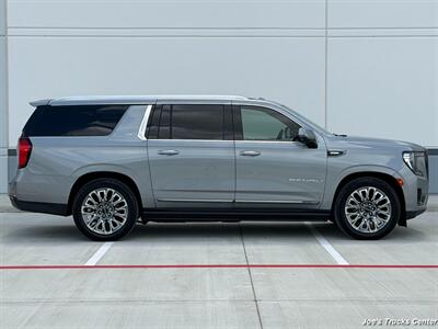 2023 GMC Yukon XL Denali Ultimate 4x4   - Photo 10 - Houston, TX 77041