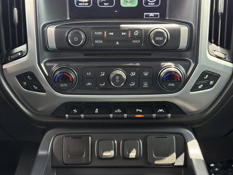 2018 GMC Sierra 1500 SLT   - Photo 10 - Lewisville, TX 75057