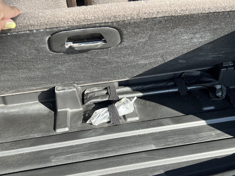 2021 GMC Yukon Denali   - Photo 8 - Lewisville, TX 75057