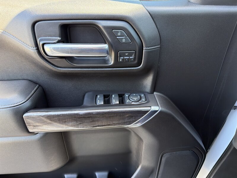 2019 Chevrolet Silverado 1500 LTZ   - Photo 15 - Lewisville, TX 75057