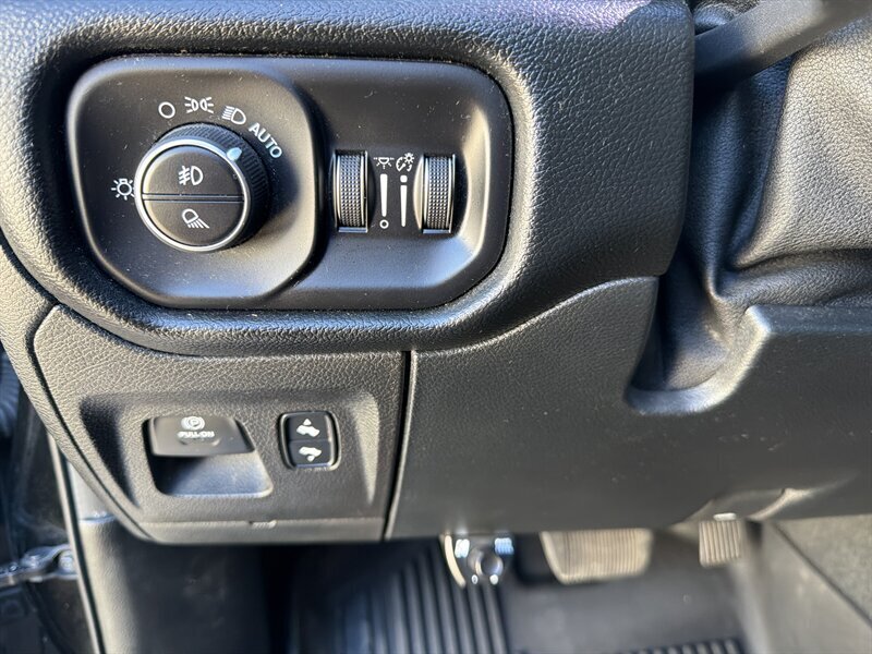 2020 RAM 1500 Laramie   - Photo 14 - Lewisville, TX 75057
