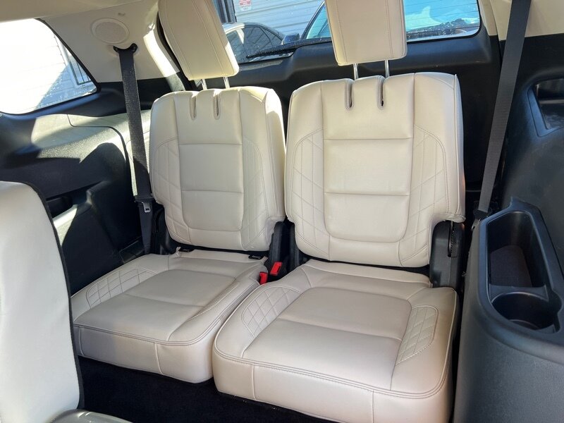 2018 Ford Explorer Platinum   - Photo 10 - Lewisville, TX 75057