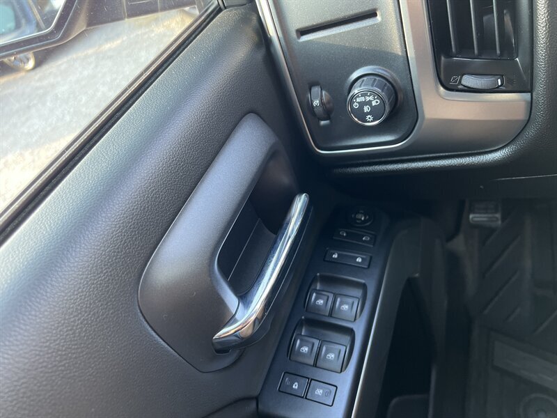 2017 Chevrolet Silverado 1500 LT   - Photo 28 - Lewisville, TX 75057