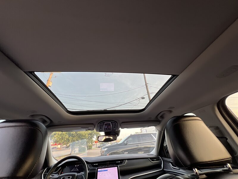 2021 Jeep Grand Cherokee L Limited   - Photo 12 - Lewisville, TX 75057