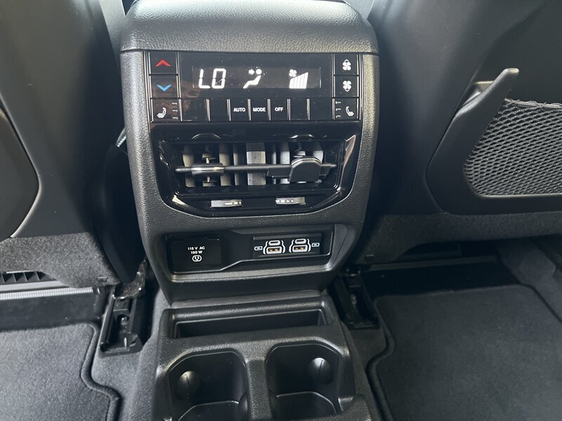 2021 Jeep Grand Cherokee L Limited   - Photo 11 - Lewisville, TX 75057