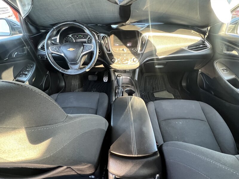 2017 Chevrolet Malibu LT   - Photo 8 - Lewisville, TX 75057