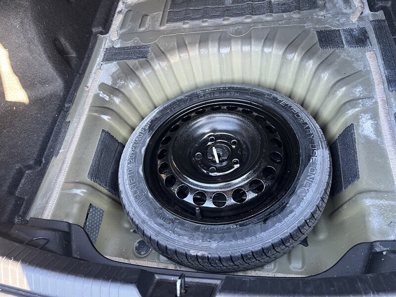 2017 Chevrolet Malibu LT   - Photo 6 - Lewisville, TX 75057