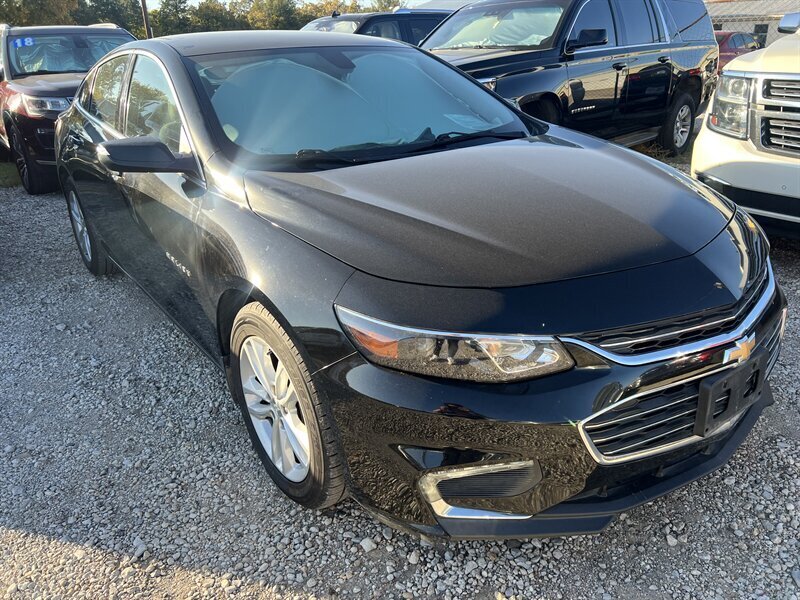 2017 Chevrolet Malibu LT   - Photo 1 - Lewisville, TX 75057