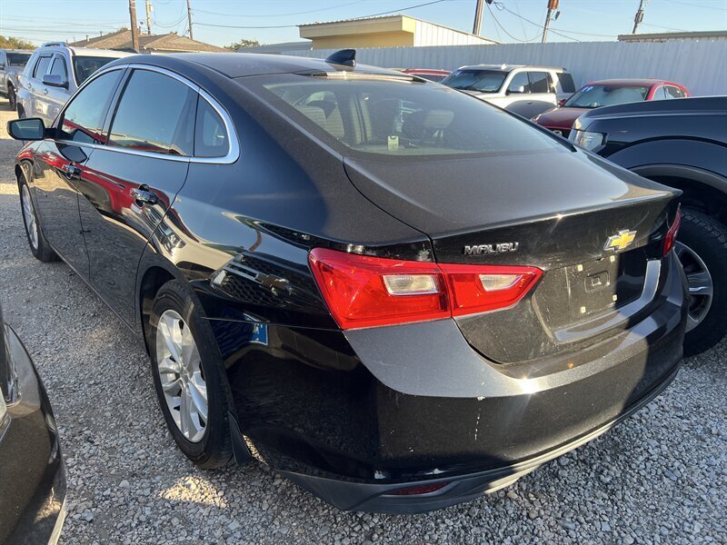 2017 Chevrolet Malibu LT   - Photo 4 - Lewisville, TX 75057