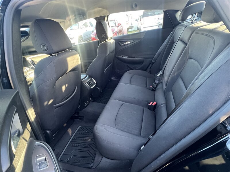 2017 Chevrolet Malibu LT   - Photo 7 - Lewisville, TX 75057