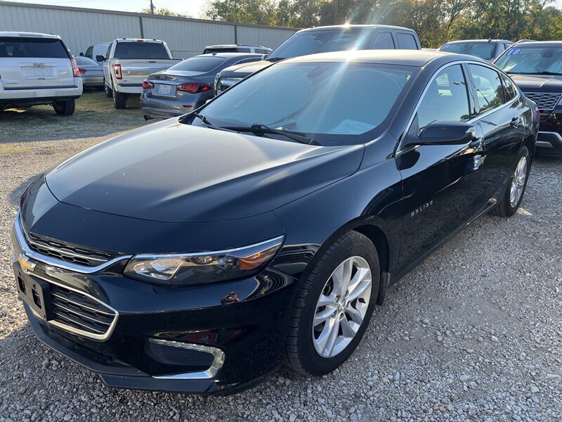 2017 Chevrolet Malibu LT   - Photo 3 - Lewisville, TX 75057