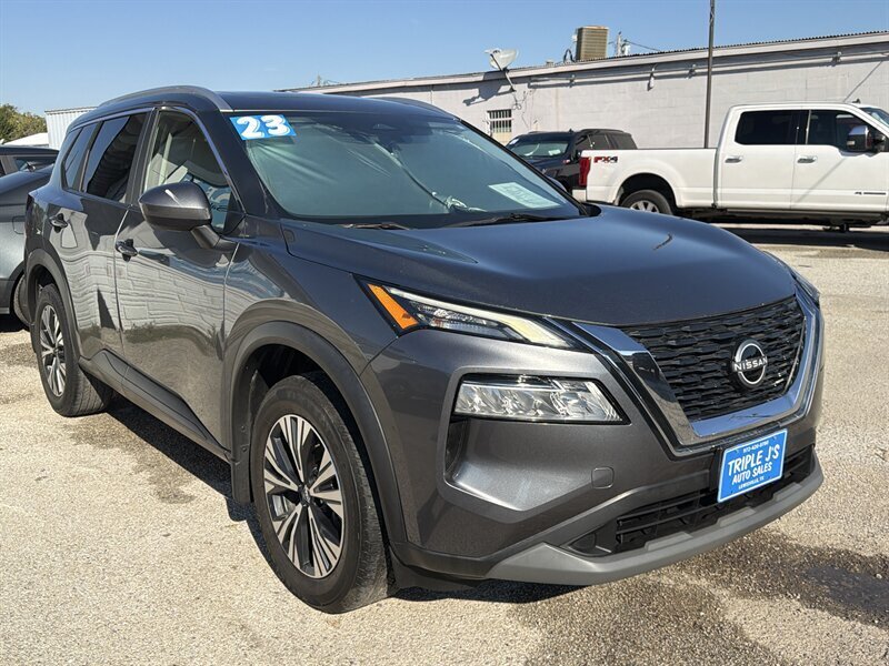 2023 Nissan Rogue SV   - Photo 1 - Lewisville, TX 75057