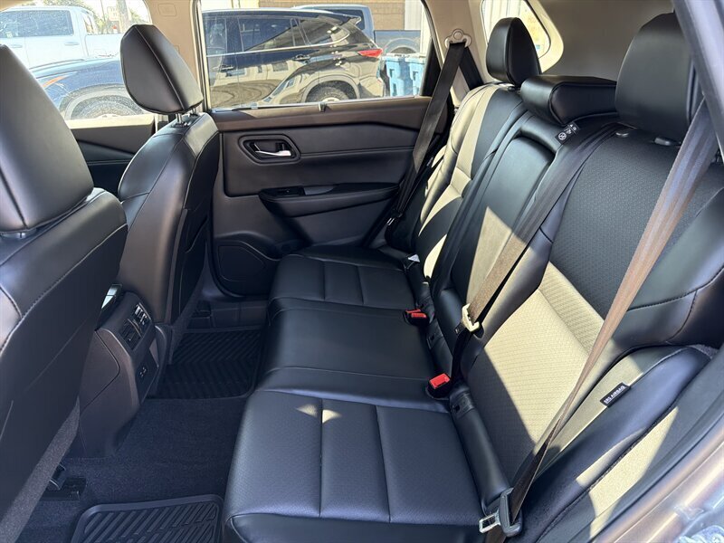2023 Nissan Rogue SV   - Photo 8 - Lewisville, TX 75057