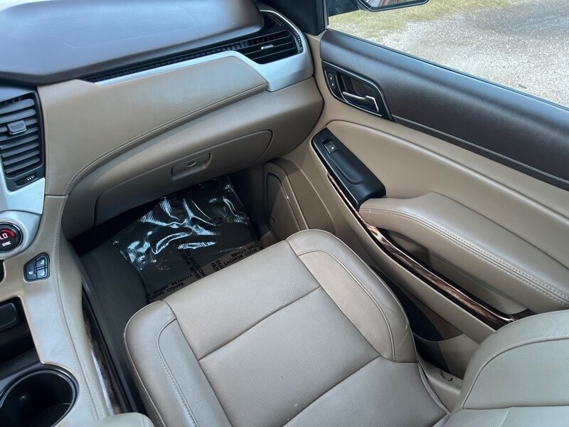 2019 GMC Yukon XL SLT   - Photo 12 - Lewisville, TX 75057