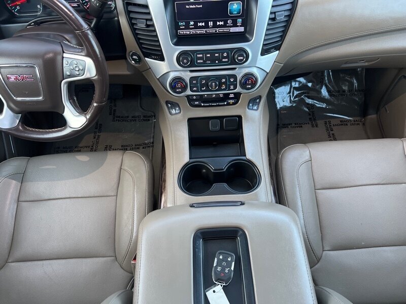 2019 GMC Yukon XL SLT   - Photo 14 - Lewisville, TX 75057