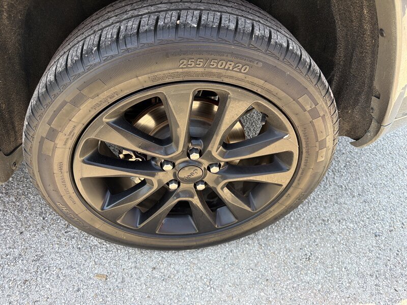 2019 Jeep Grand Cherokee Altitude   - Photo 16 - Lewisville, TX 75057