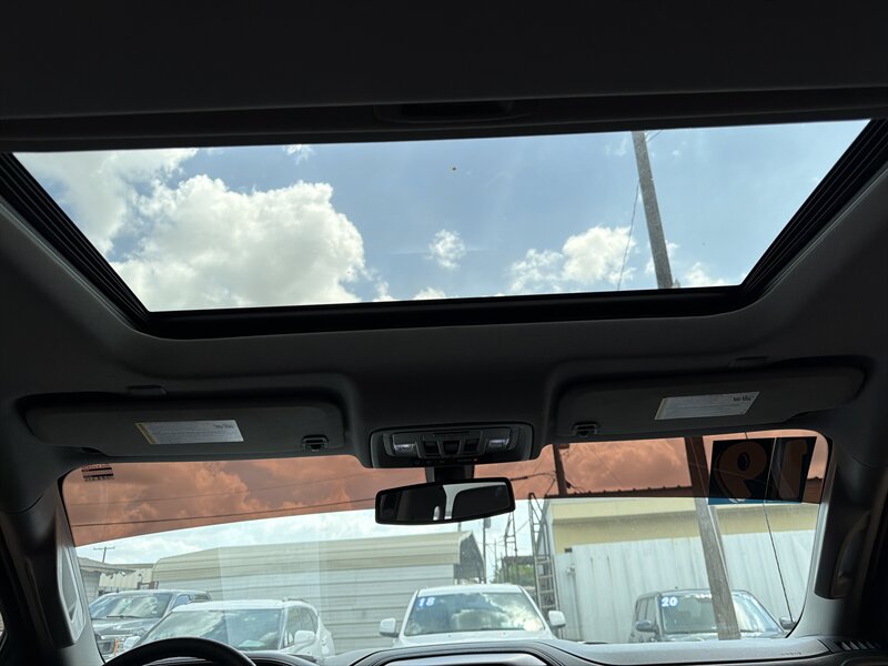 2019 GMC Sierra 1500 SLT   - Photo 10 - Lewisville, TX 75057