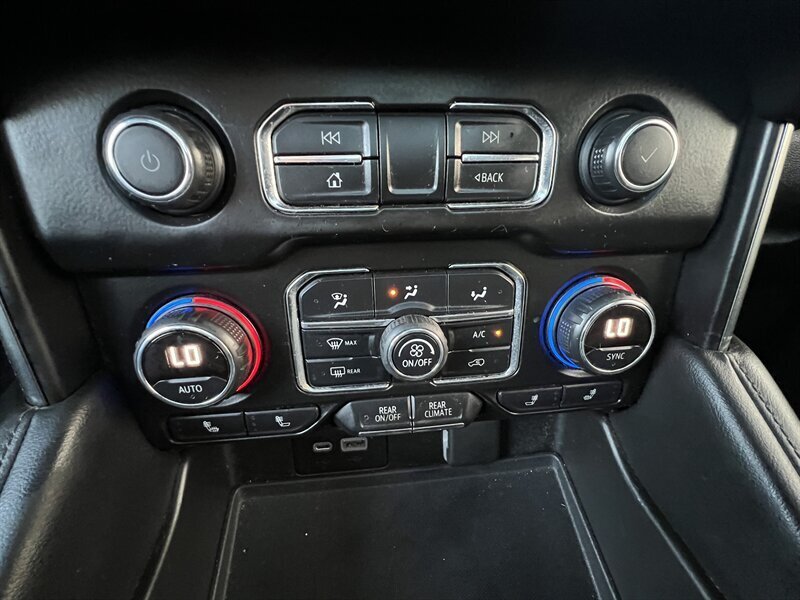 2021 Chevrolet Tahoe LT   - Photo 13 - Lewisville, TX 75057