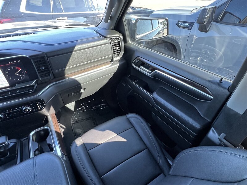 2023 GMC Sierra 1500 SLT   - Photo 10 - Lewisville, TX 75057