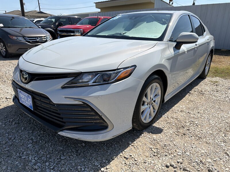 2023 Toyota Camry LE   - Photo 2 - Lewisville, TX 75057