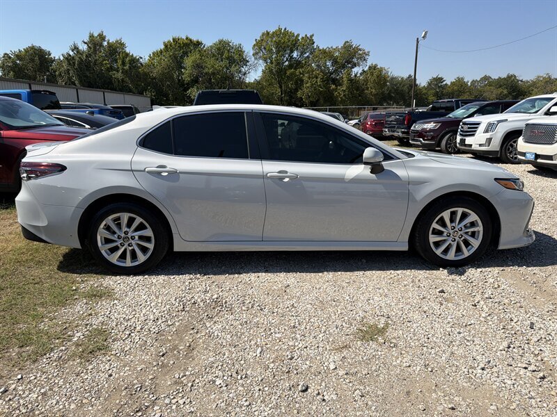 2023 Toyota Camry LE   - Photo 5 - Lewisville, TX 75057