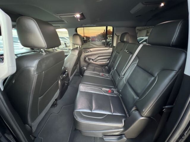 2019 Chevrolet Suburban LT   - Photo 10 - Lewisville, TX 75057