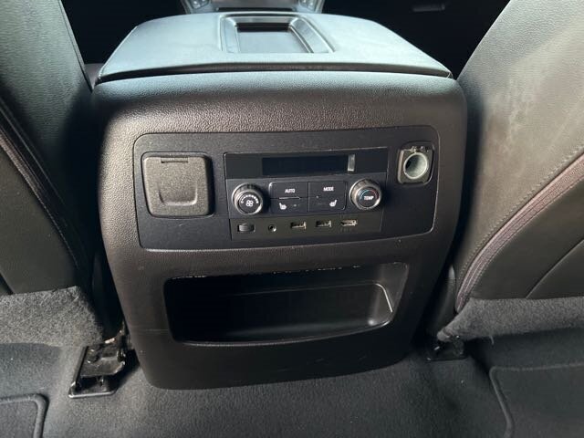 2019 Chevrolet Suburban LT   - Photo 13 - Lewisville, TX 75057