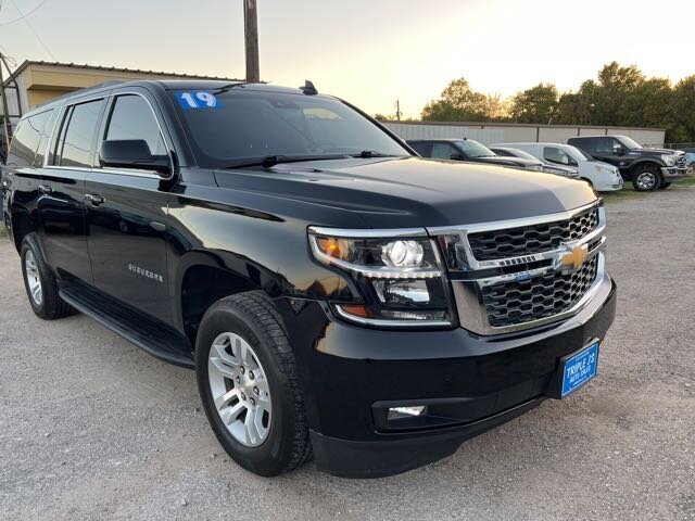 2019 Chevrolet Suburban LT   - Photo 1 - Lewisville, TX 75057