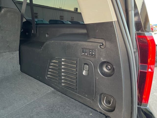 2019 Chevrolet Suburban LT   - Photo 8 - Lewisville, TX 75057