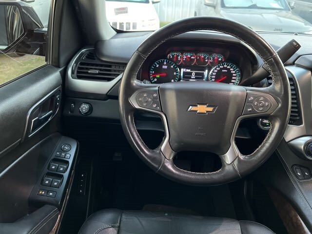 2019 Chevrolet Suburban LT   - Photo 17 - Lewisville, TX 75057
