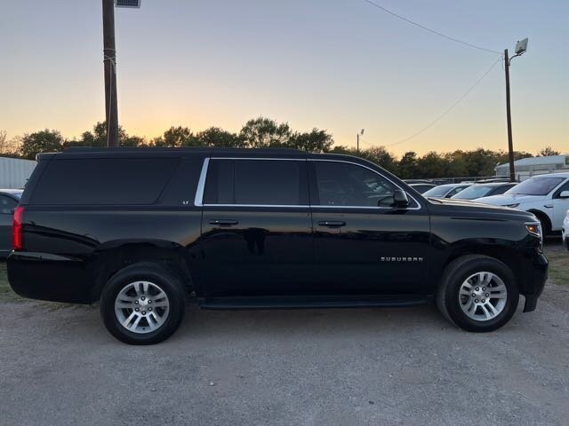2019 Chevrolet Suburban LT   - Photo 5 - Lewisville, TX 75057
