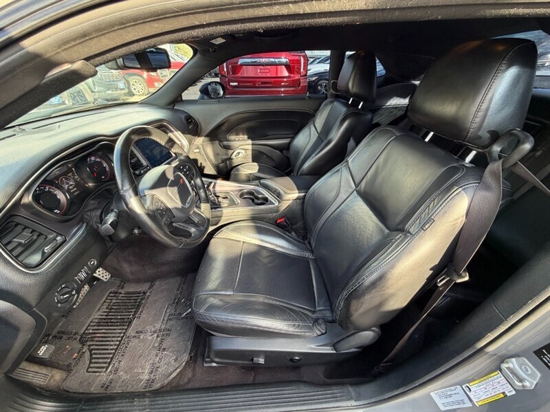 2017 Dodge Challenger SXT Plus   - Photo 9 - Lewisville, TX 75057
