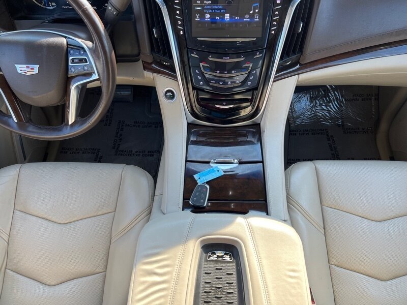 2017 Cadillac Escalade Premium Luxury   - Photo 18 - Lewisville, TX 75057
