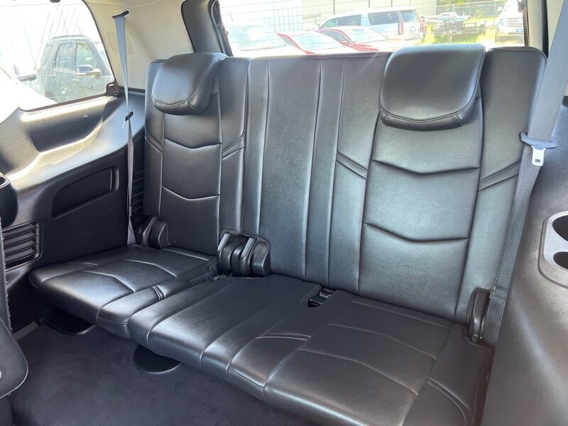 2019 Cadillac Escalade Luxury   - Photo 9 - Lewisville, TX 75057
