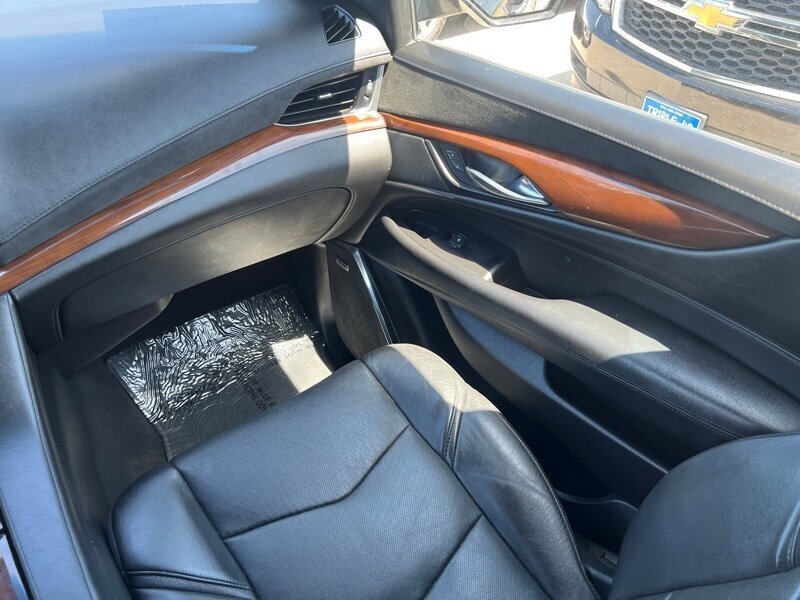 2019 Cadillac Escalade Luxury   - Photo 17 - Lewisville, TX 75057