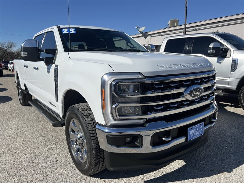 2023 Ford F-250 Lariat   - Photo 1 - Lewisville, TX 75057