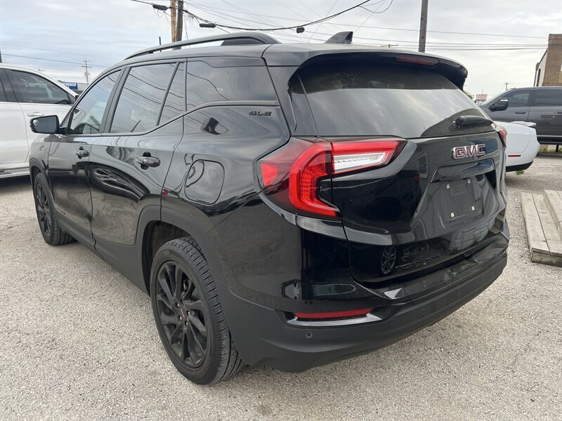 2023 GMC Terrain SLE   - Photo 3 - Lewisville, TX 75057