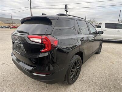 2023 GMC Terrain SLE   - Photo 4 - Lewisville, TX 75057