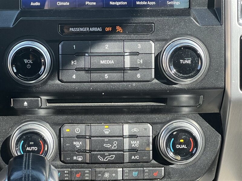 2015 Ford F-150 Platinum   - Photo 19 - Lewisville, TX 75057