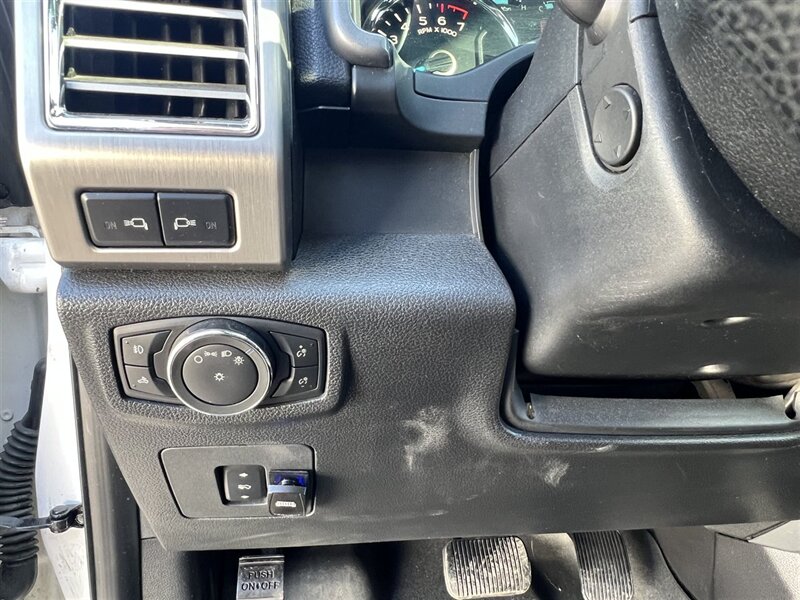 2015 Ford F-150 Platinum   - Photo 14 - Lewisville, TX 75057