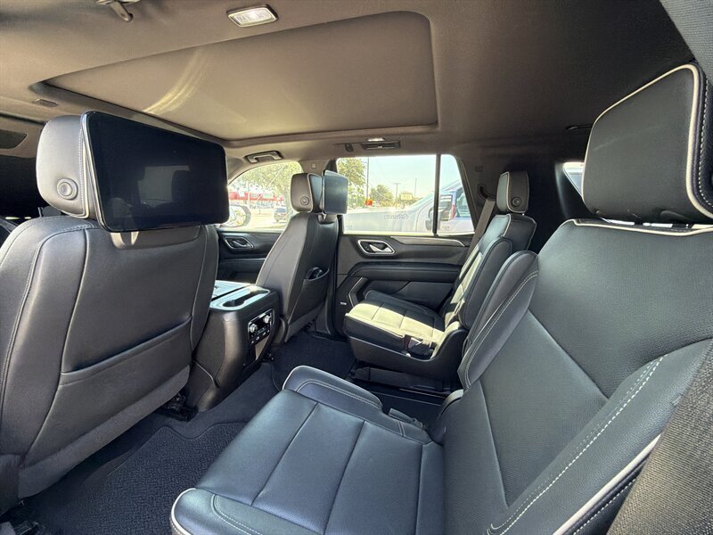 2022 GMC Yukon SLT   - Photo 9 - Lewisville, TX 75057
